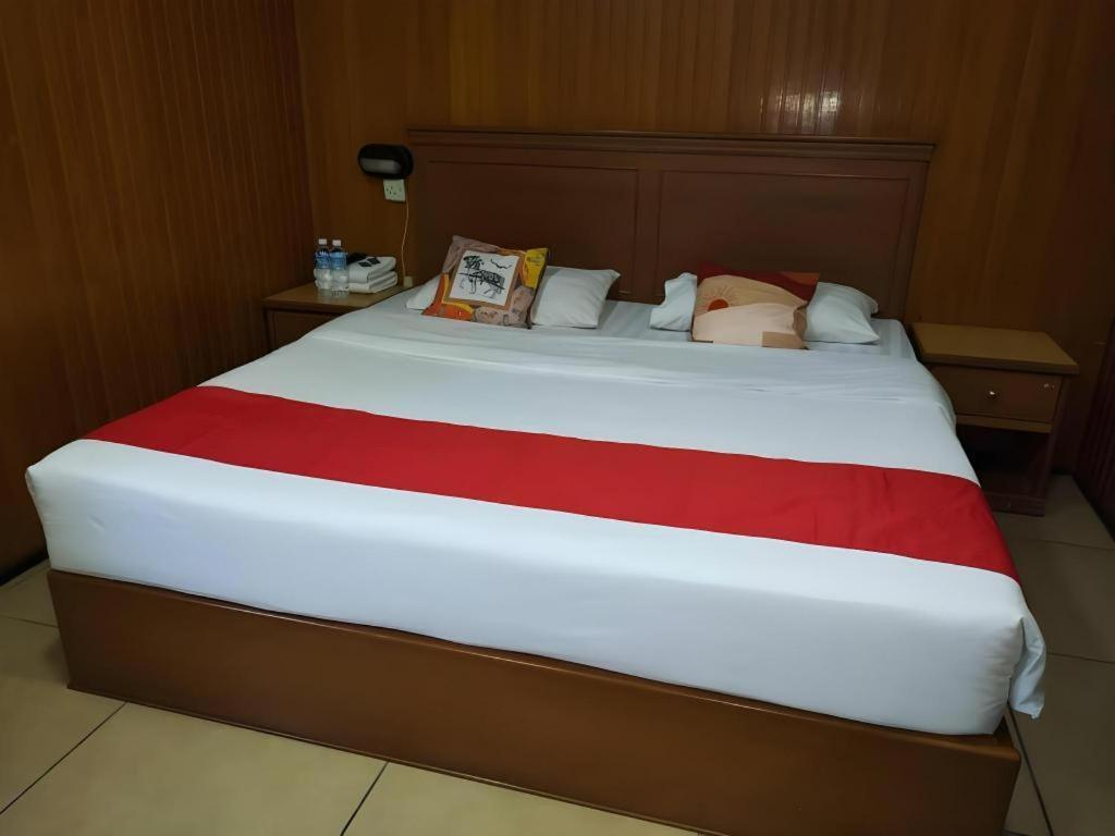 River Park Hotel Sibu Bagian luar foto