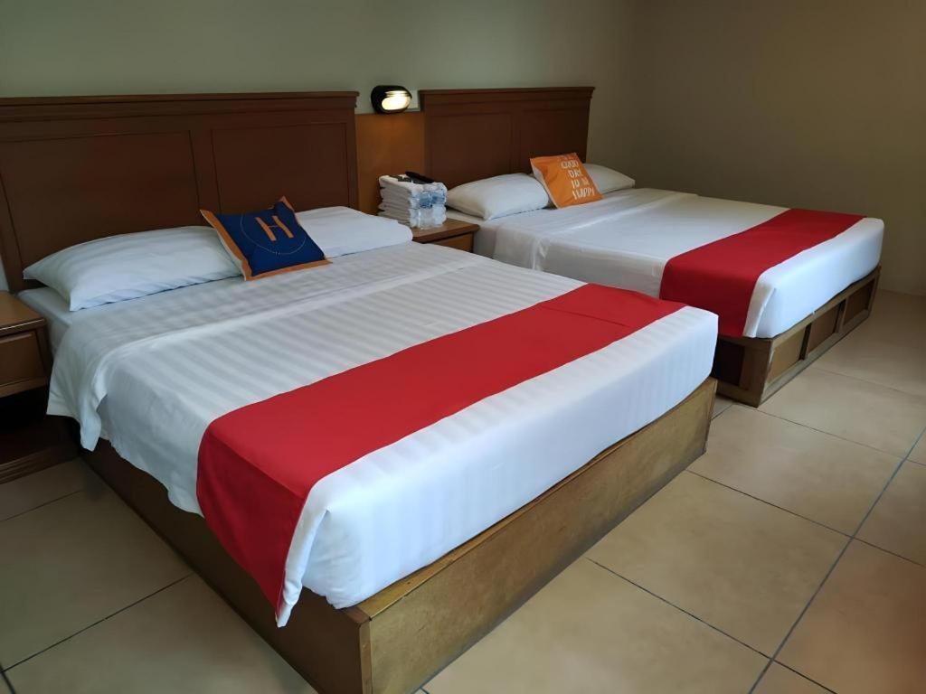 River Park Hotel Sibu Bagian luar foto